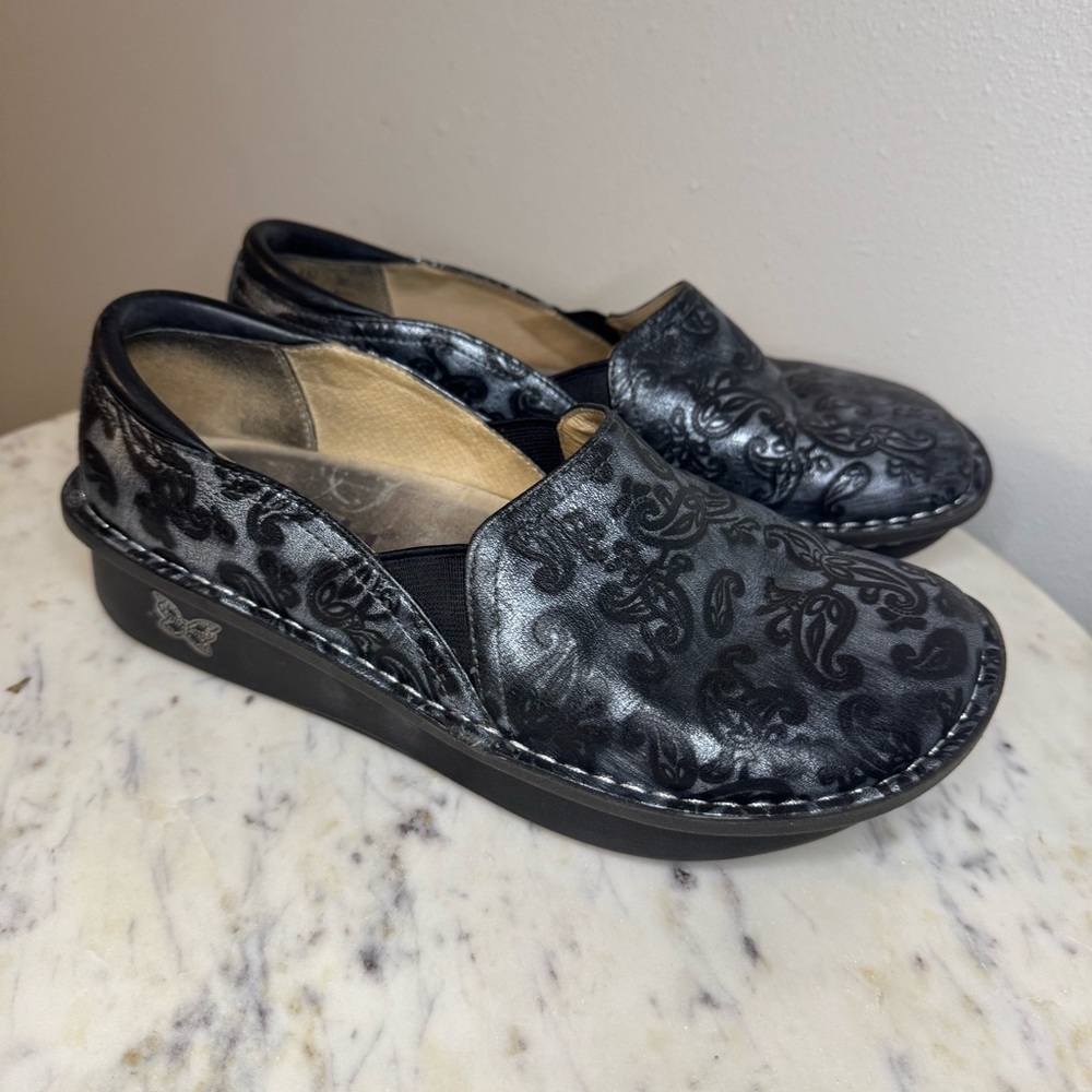 Alegria Clogs Size 36 gray silver tooled Leather comfort shoes